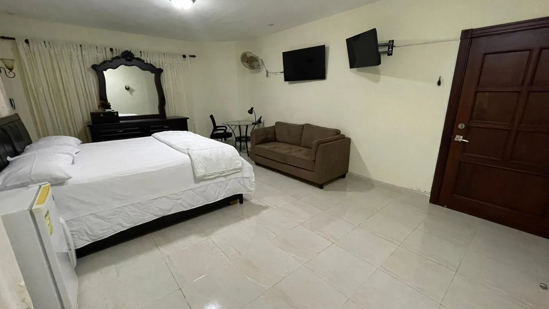 Maria'S Entire House Higuey 2Bd Villa Nyaraló